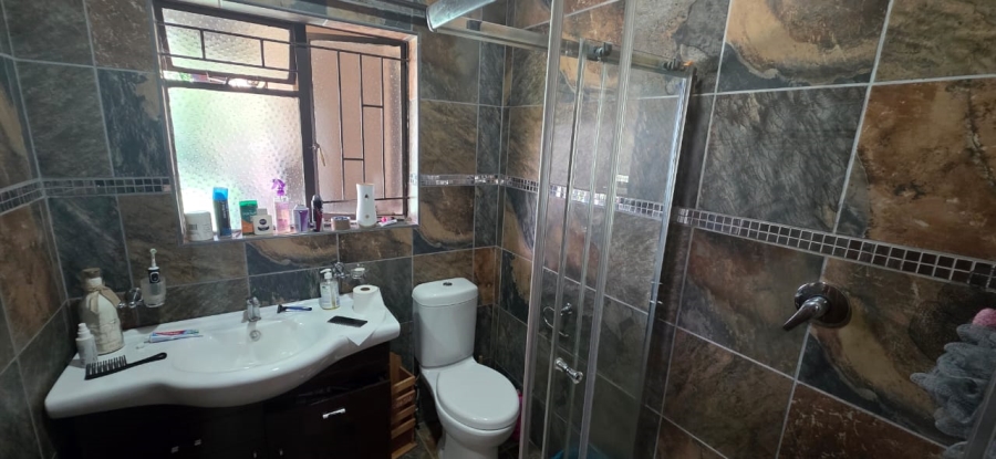 5 Bedroom Property for Sale in Wilkoppies North West